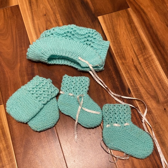 Handmade Baby Knitwear: White Sweater, Booties & Hat and Turquoise Booties & Hat - Picture 3 of 3